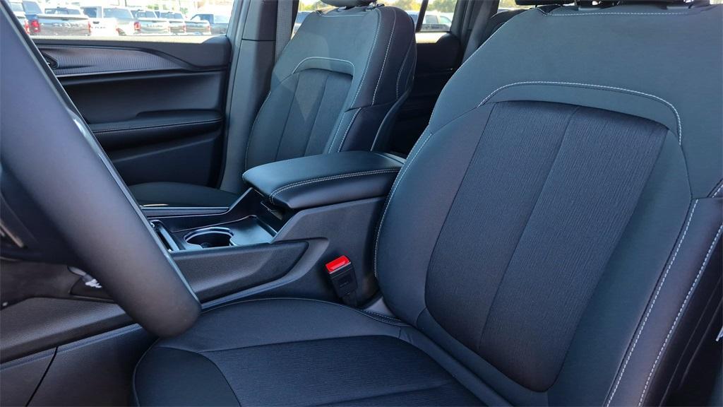 new 2025 Jeep Grand Cherokee car, priced at $39,287