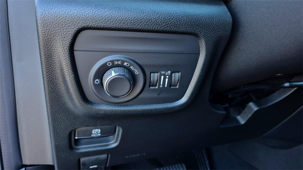 new 2025 Jeep Grand Cherokee car, priced at $39,287