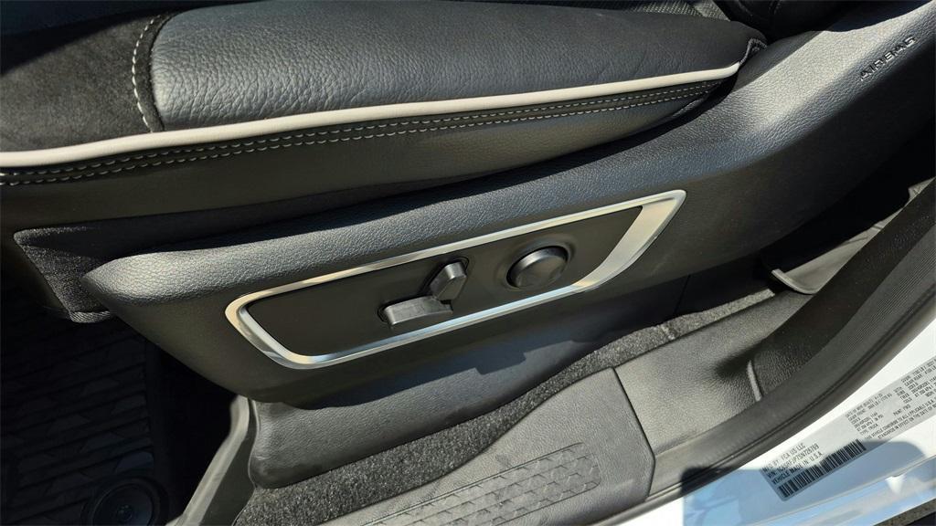 new 2025 Ram 1500 car, priced at $64,671