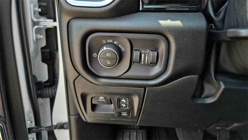 new 2025 Ram 1500 car, priced at $64,671