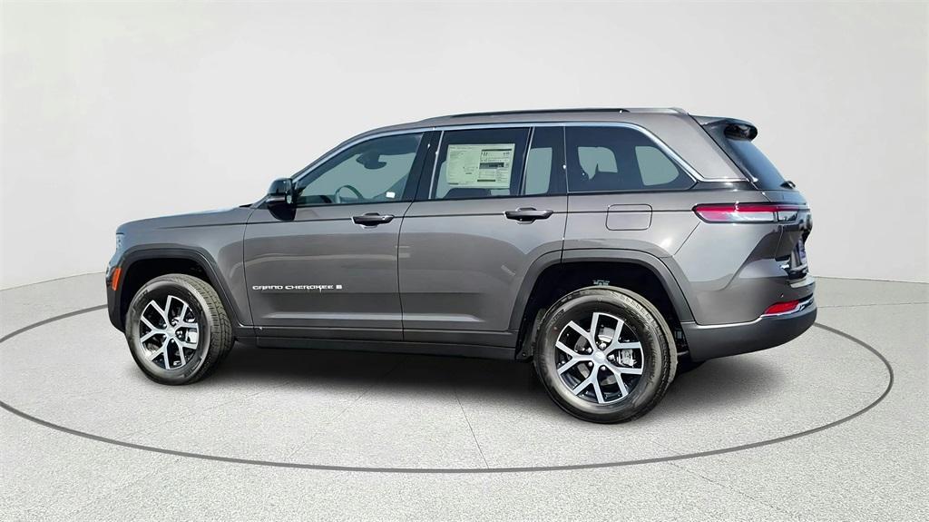 new 2025 Jeep Grand Cherokee car, priced at $43,610
