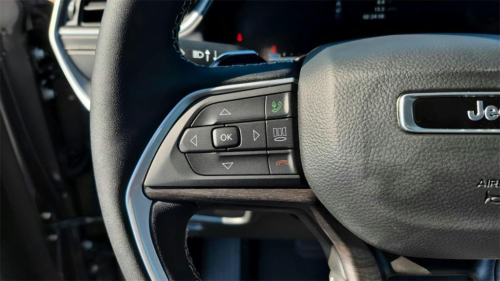 new 2025 Jeep Grand Cherokee car, priced at $43,610