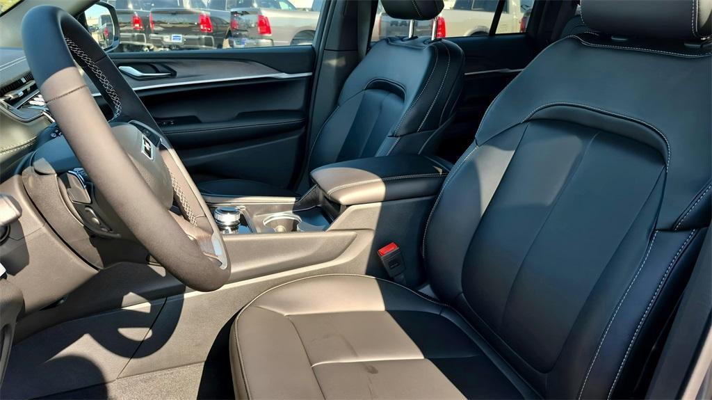 new 2025 Jeep Grand Cherokee car, priced at $43,610