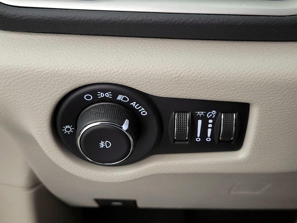 used 2023 Chrysler Pacifica car, priced at $26,998