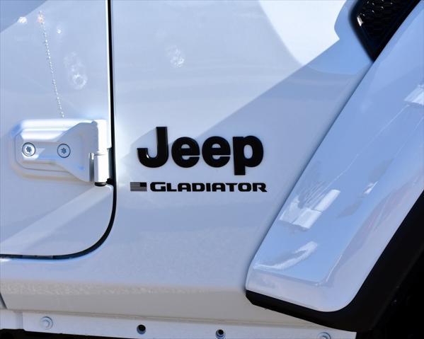 new 2025 Jeep Gladiator car, priced at $45,233