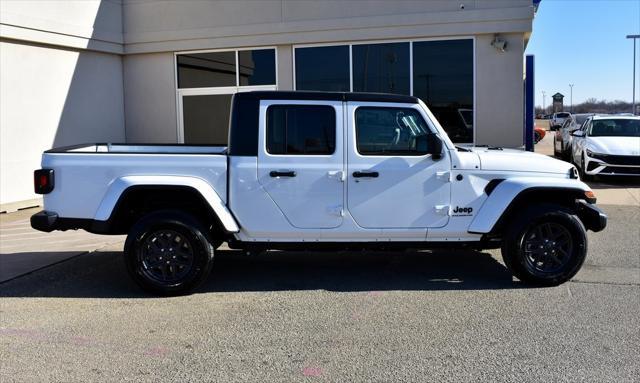 new 2025 Jeep Gladiator car, priced at $45,233