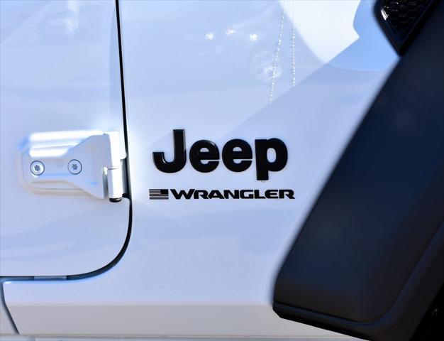 new 2025 Jeep Wrangler car, priced at $45,562