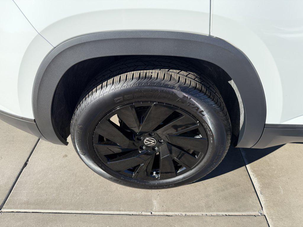 used 2025 Volkswagen Atlas Cross Sport car, priced at $32,277