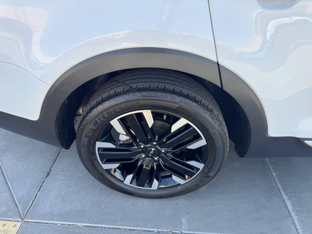 used 2024 Kia Telluride car, priced at $44,277