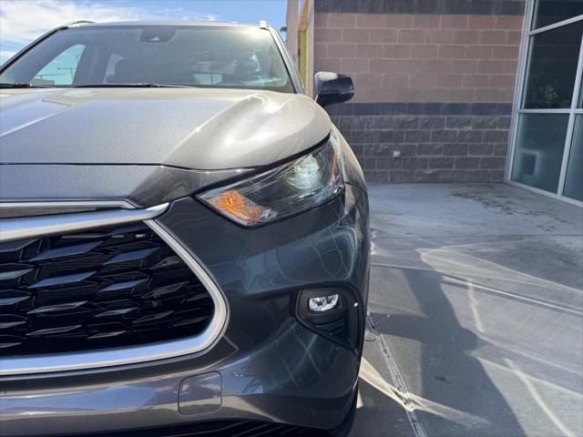 used 2022 Toyota Highlander car, priced at $32,777