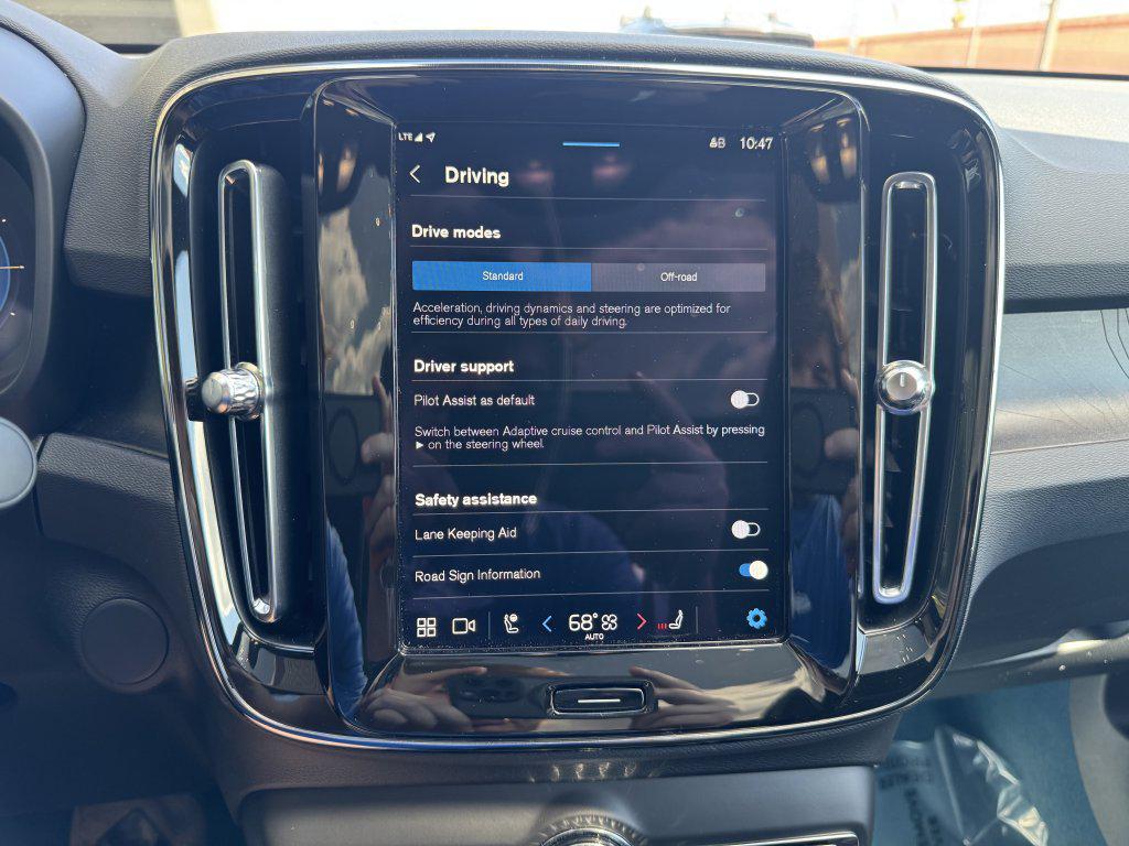used 2022 Volvo C40 Recharge Pure Electric car, priced at $27,477