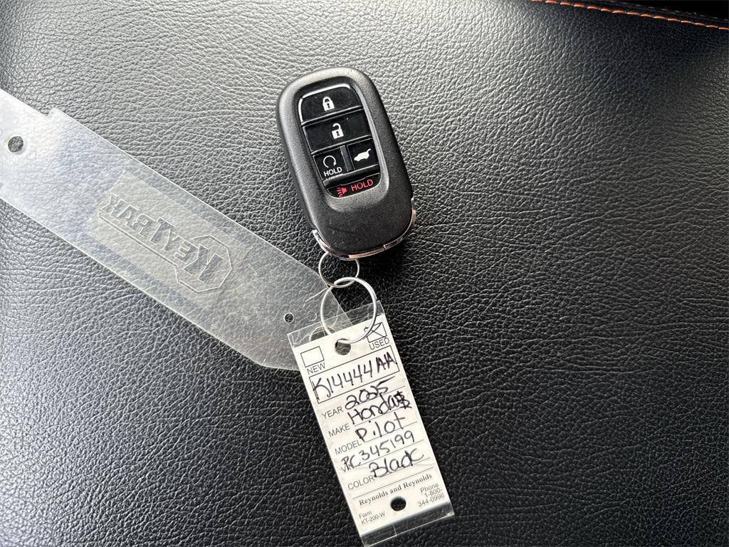 used 2025 Honda Pilot car, priced at $40,309