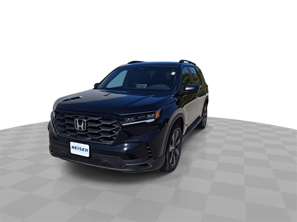 used 2025 Honda Pilot car, priced at $40,637