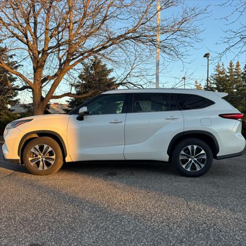 used 2021 Toyota Highlander car, priced at $29,900