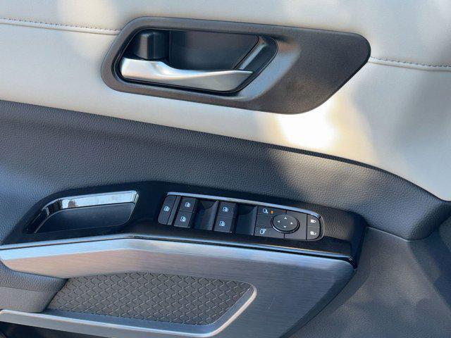 new 2025 Nissan Pathfinder car, priced at $35,991