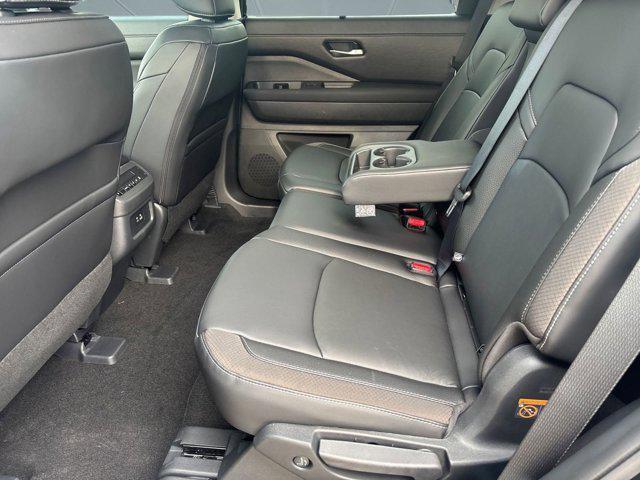 new 2025 Nissan Pathfinder car, priced at $37,581