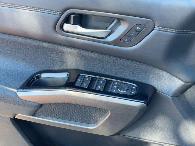 new 2025 Nissan Pathfinder car, priced at $41,992