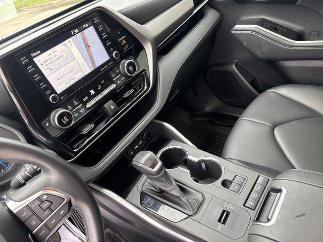 used 2020 Toyota Highlander Hybrid car, priced at $34,999