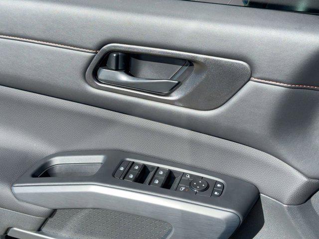 new 2025 Nissan Pathfinder car, priced at $36,991