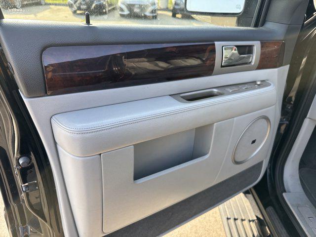 used 2006 Lincoln Navigator car, priced at $7,999