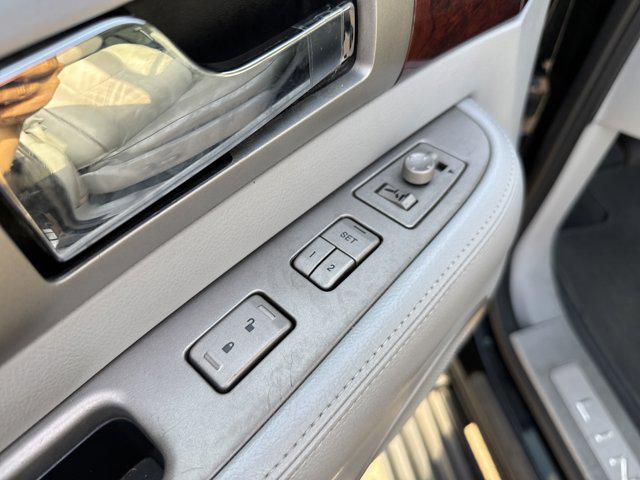 used 2006 Lincoln Navigator car, priced at $7,999