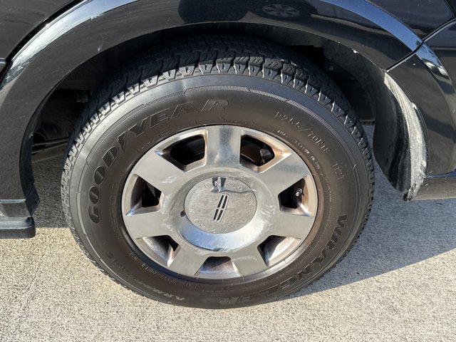 used 2006 Lincoln Navigator car, priced at $7,999