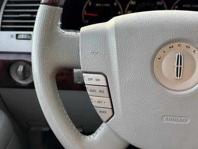 used 2006 Lincoln Navigator car, priced at $7,999