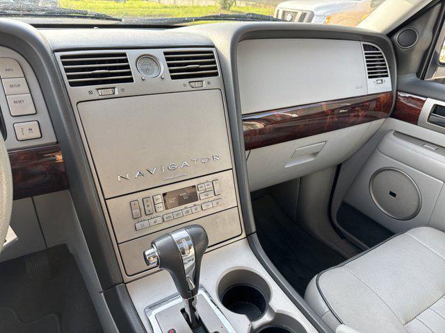 used 2006 Lincoln Navigator car, priced at $7,999