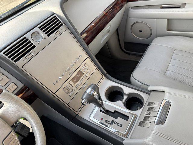 used 2006 Lincoln Navigator car, priced at $7,999