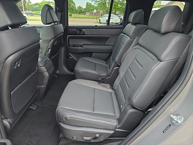 new 2025 Hyundai SANTA FE HEV car, priced at $49,625