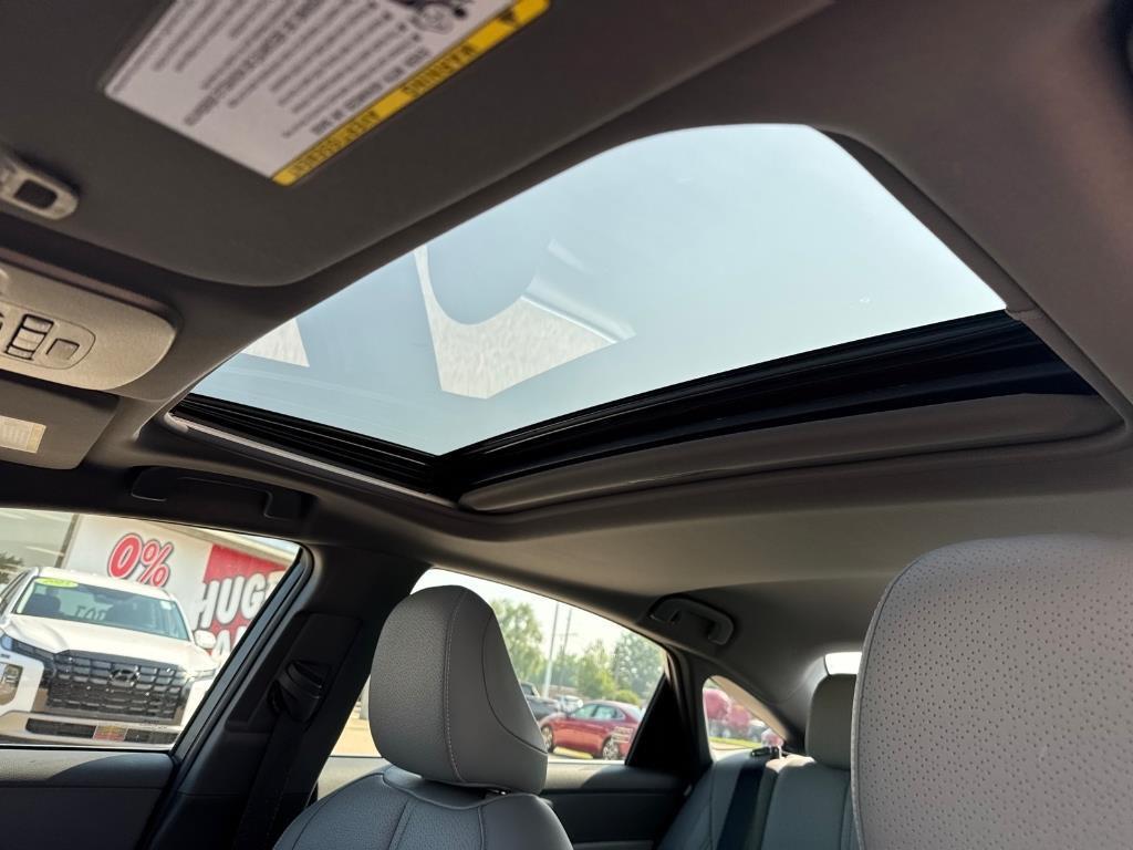 used 2019 Toyota Avalon Hybrid car, priced at $27,895