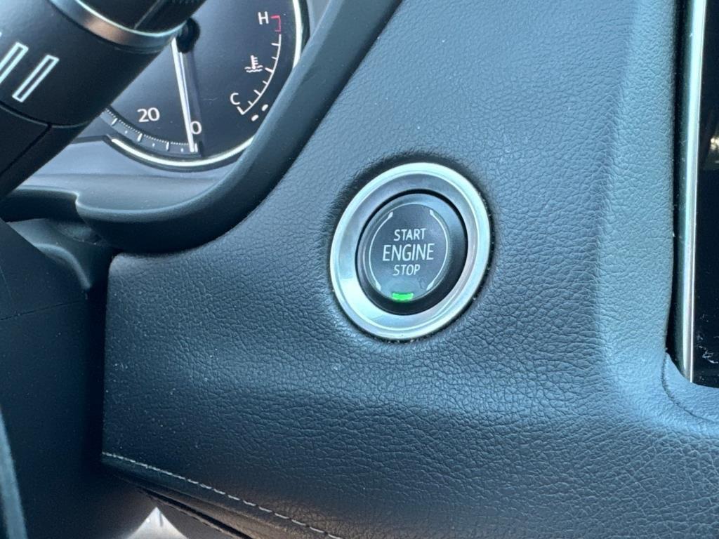 used 2022 Cadillac XT4 car, priced at $25,896
