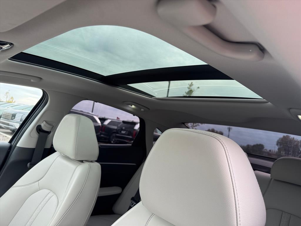 used 2024 Hyundai Sonata Hybrid car, priced at $31,560