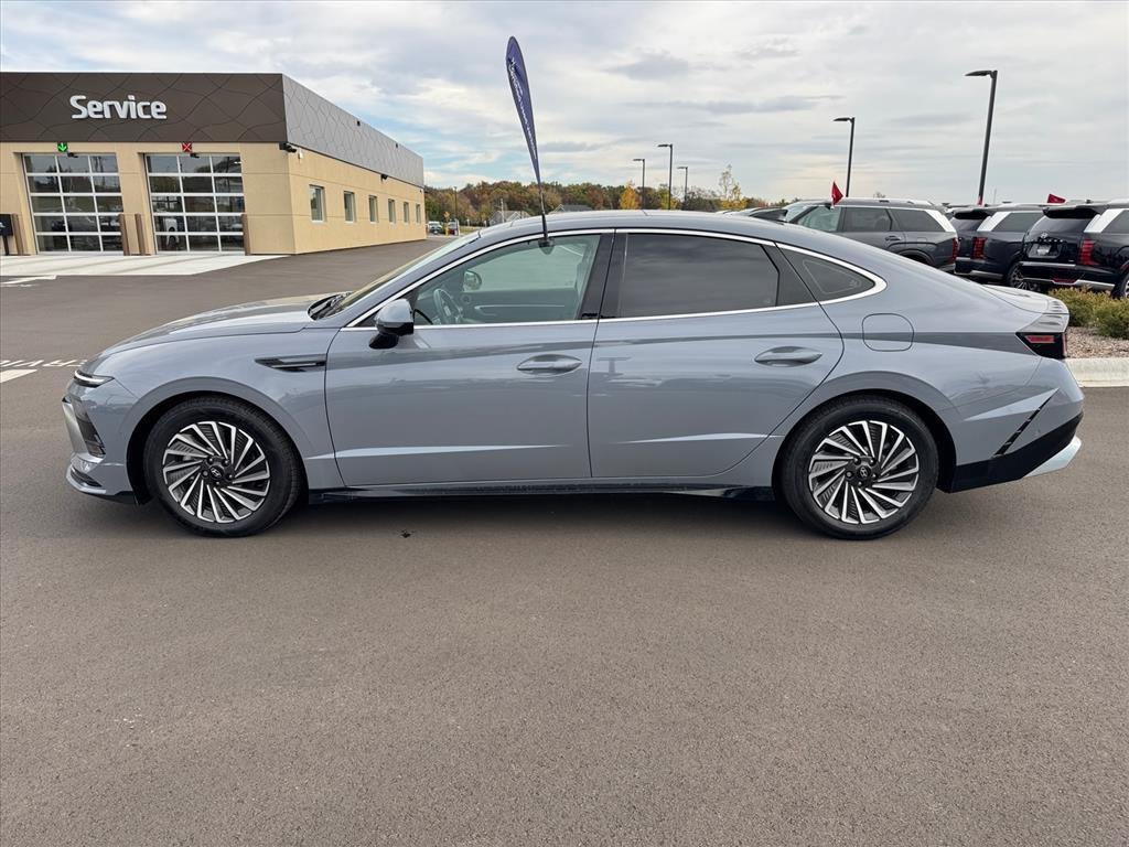 used 2024 Hyundai Sonata Hybrid car, priced at $31,560