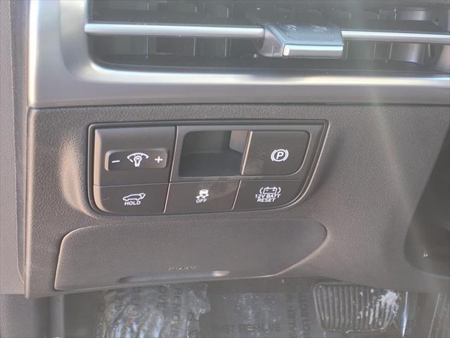 new 2025 Hyundai TUCSON Hybrid car, priced at $38,049