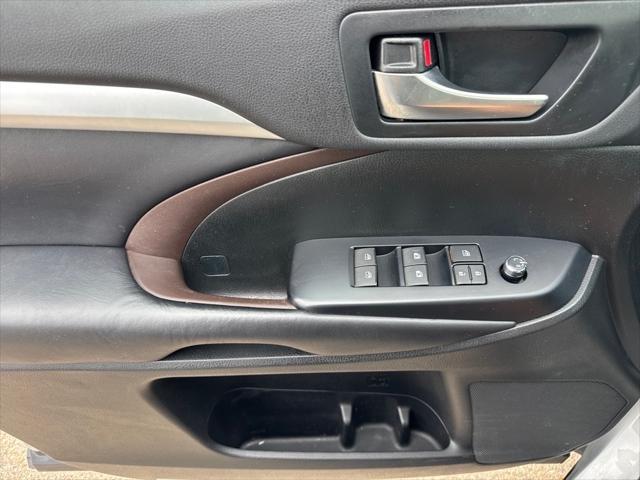 used 2019 Toyota Highlander car, priced at $24,259