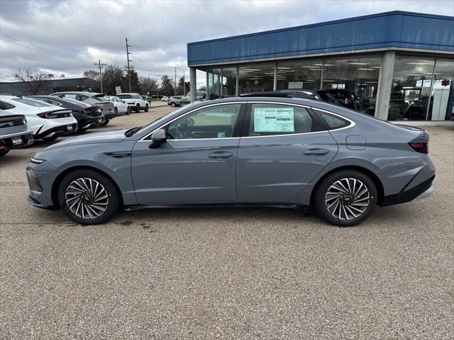 new 2025 Hyundai Sonata Hybrid car, priced at $37,685