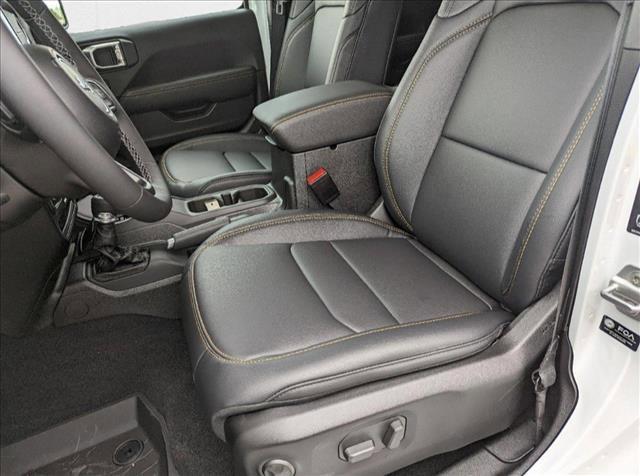 new 2025 Jeep Gladiator car, priced at $42,650