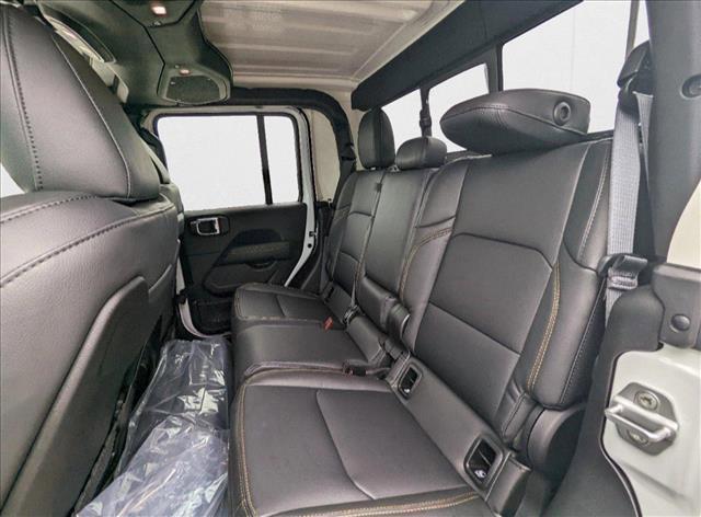 new 2025 Jeep Gladiator car, priced at $42,650