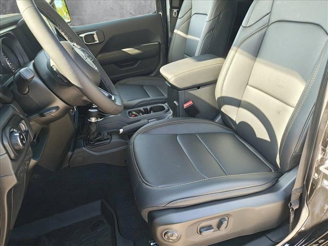 new 2025 Jeep Gladiator car, priced at $46,877