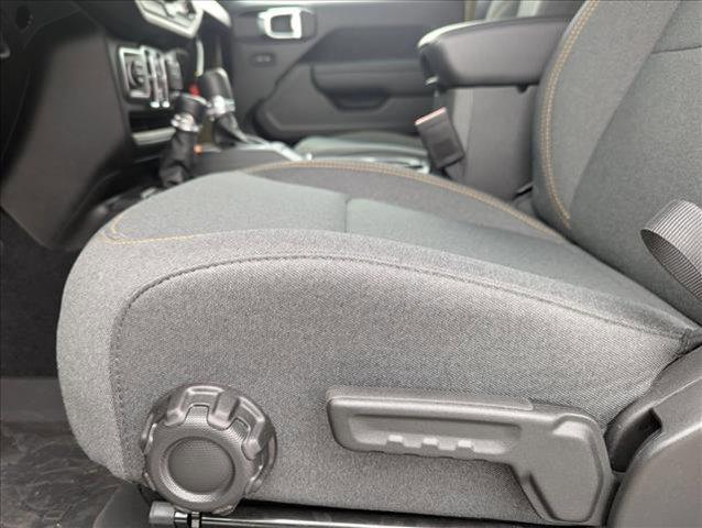 new 2025 Jeep Gladiator car, priced at $39,950