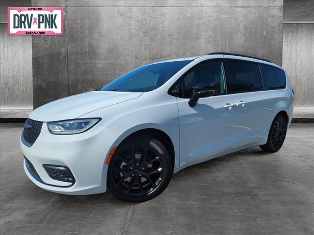 new 2023 Chrysler Pacifica car, priced at $45,102