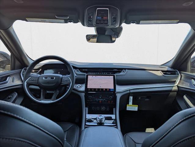 new 2025 Jeep Grand Cherokee car, priced at $49,000