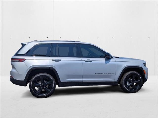 new 2025 Jeep Grand Cherokee car, priced at $49,000