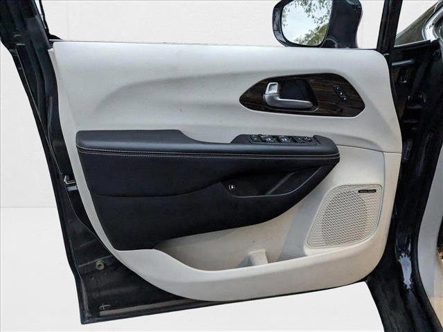 used 2021 Chrysler Pacifica Hybrid car, priced at $20,369