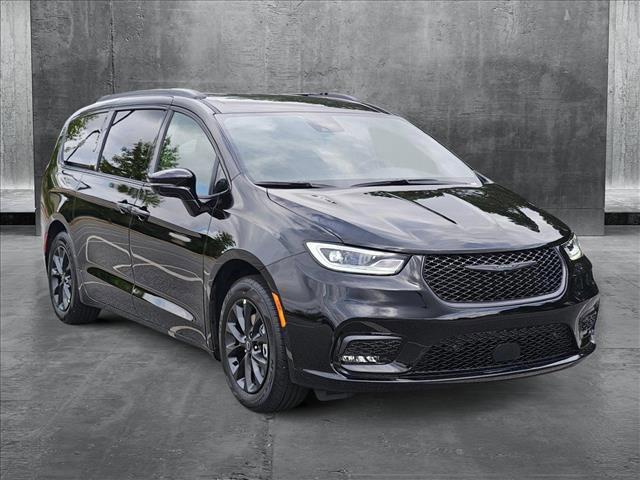 new 2025 Chrysler Pacifica car, priced at $45,457