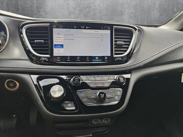 new 2025 Chrysler Pacifica car, priced at $45,457