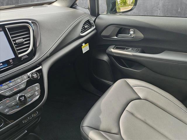 new 2025 Chrysler Pacifica car, priced at $45,457