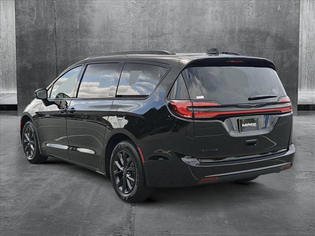 new 2025 Chrysler Pacifica car, priced at $45,457