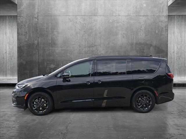 new 2025 Chrysler Pacifica car, priced at $45,457